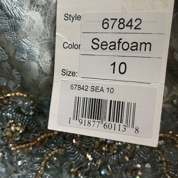 Mac Duggal 67842 NWT BELL SLEEVE FLORAL EMBELLISHED GOWN - Picture 7 of 15